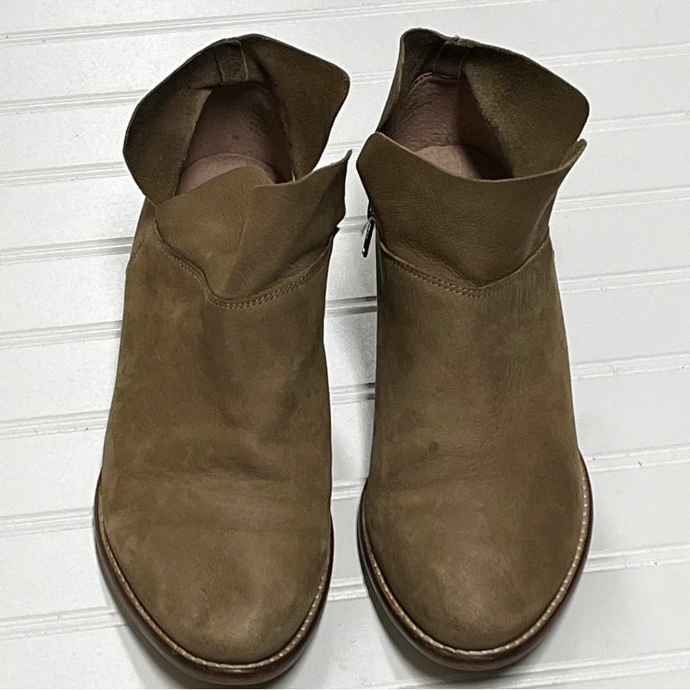 Seychelles Snare Tan Leather Side Zip Ankle Booties